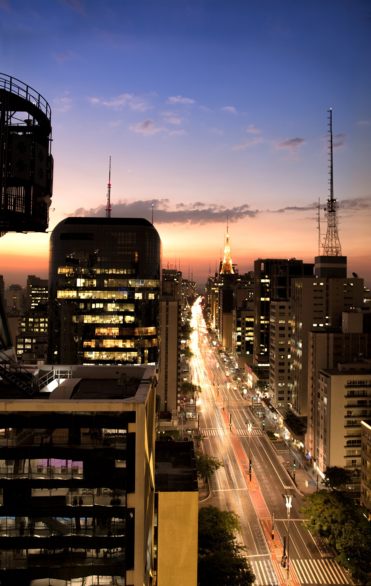 Avenida Paulista: A Espinha Dorsal de São Paulo