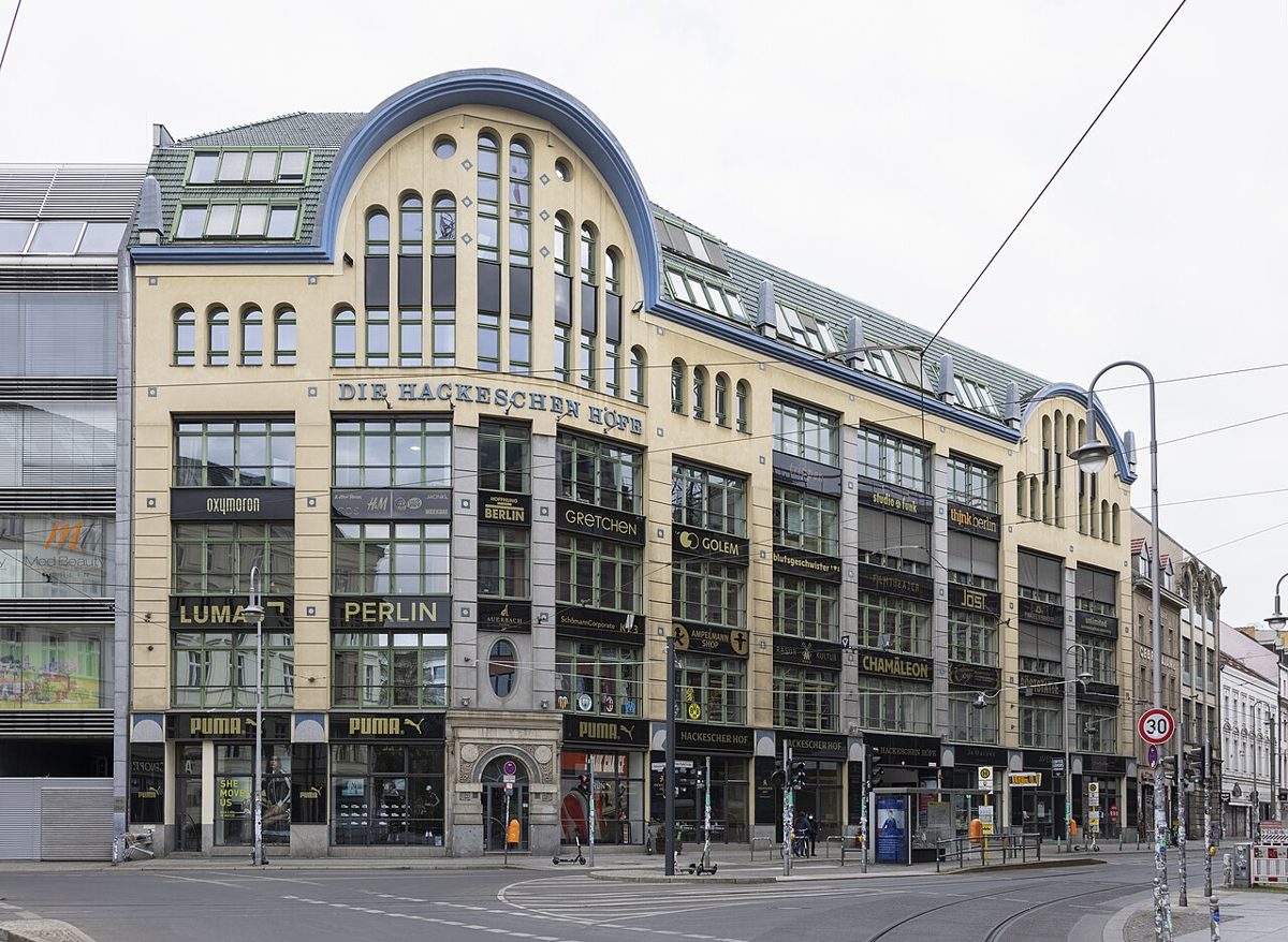 Hackesche Höfe: Eight Courtyards, One Hidden City