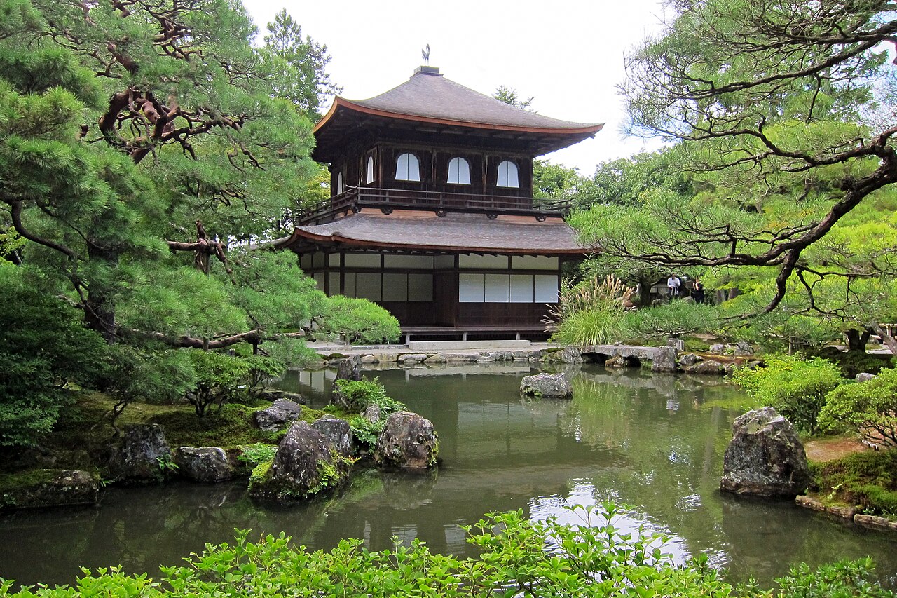 Ginkaku-ji: O Pavilhão de Prata que Nunca Foi Prateado