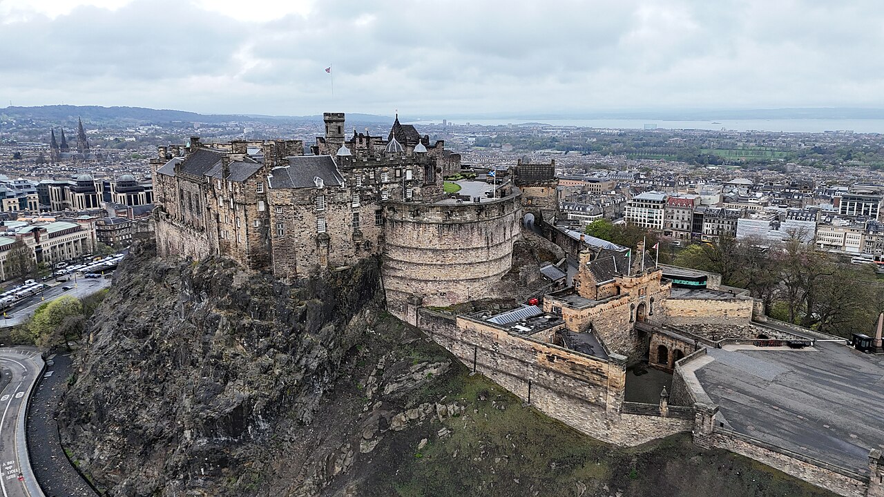 Castelo de Edimburgo: A Rocha que Guarda a Escócia