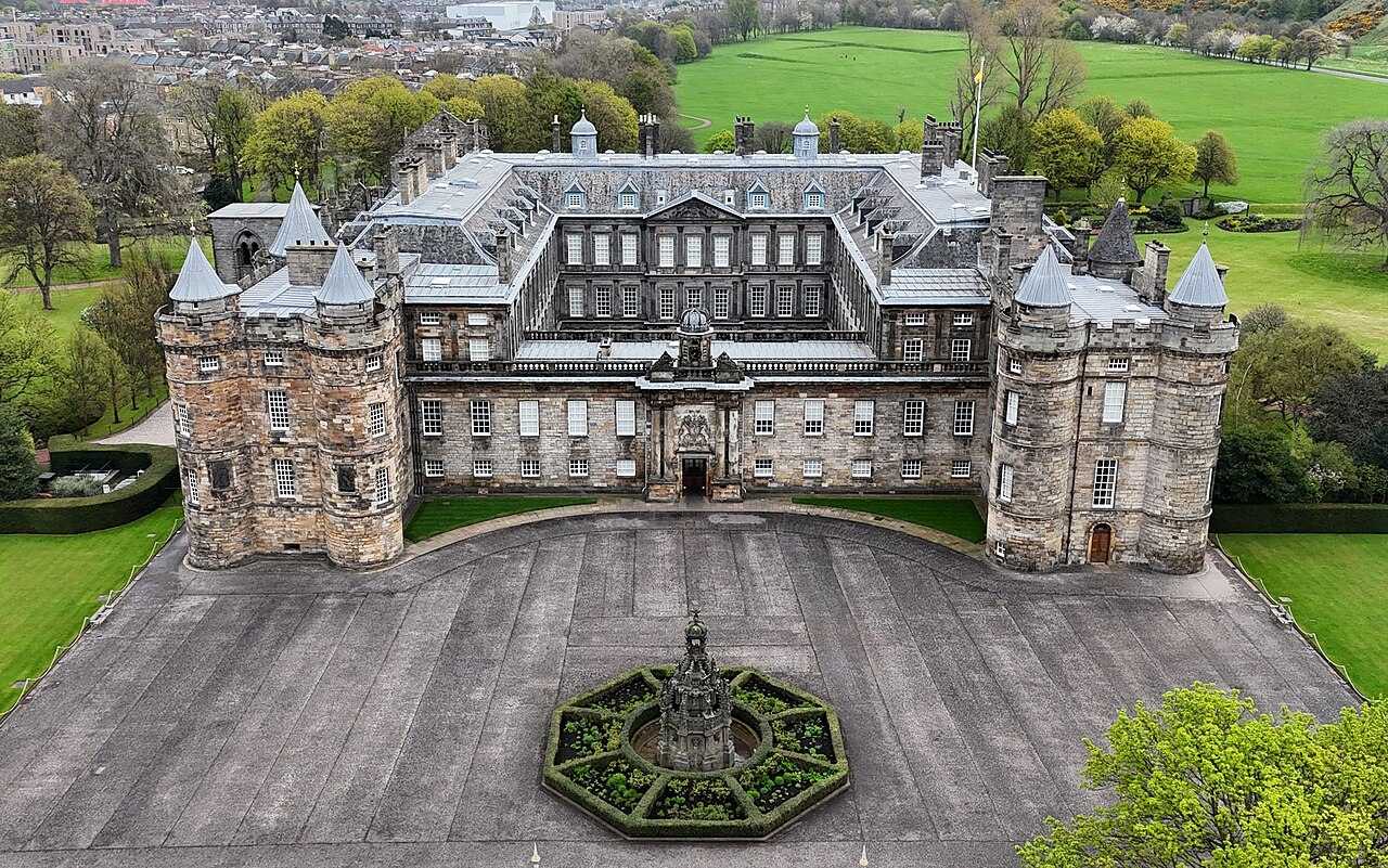 Palácio de Holyroodhouse: O Outro Lado da Royal Mile