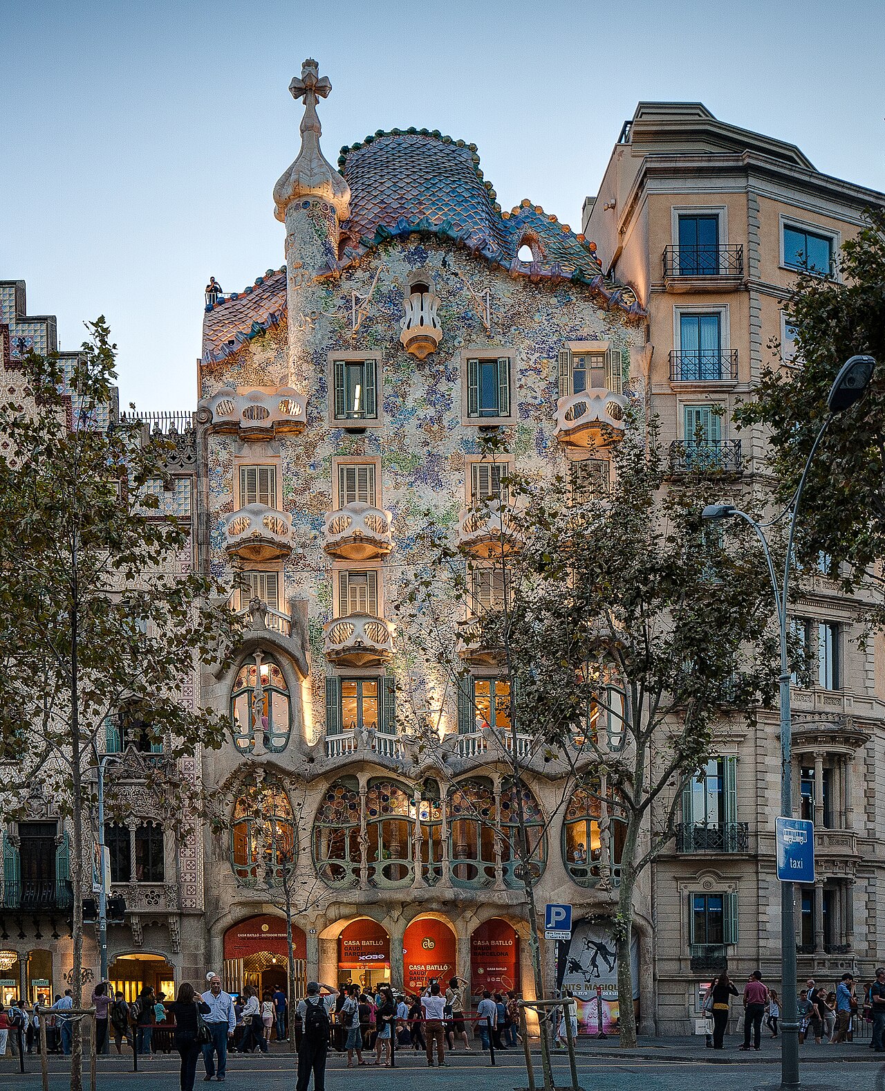 Casa Batlló: O Dragão de Gaudí na Passeig de Gràcia