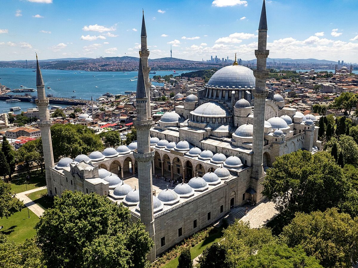 Süleymaniye Mosque: The Architect's Quiet Masterpiece