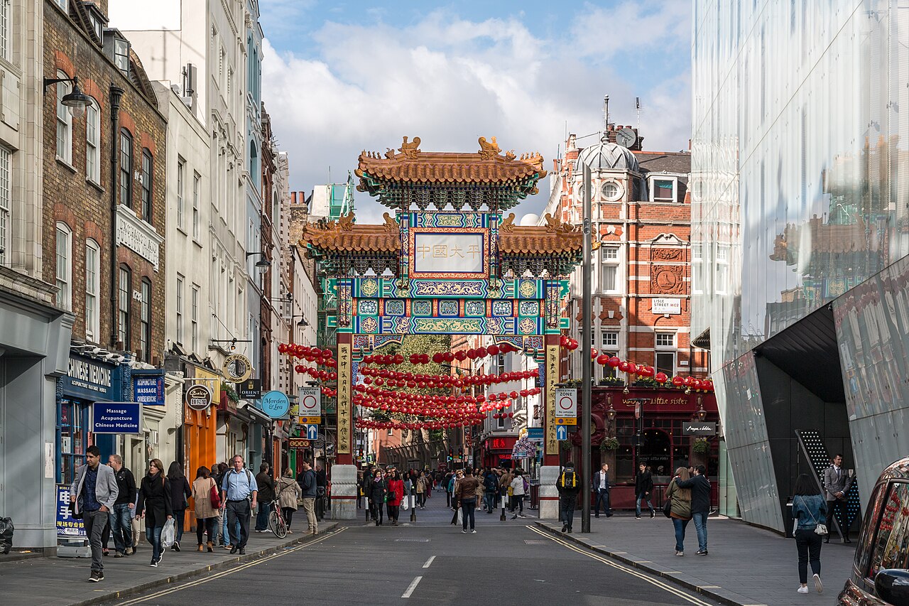 Leicester Square e Chinatown: Luzes, Telas e Lanternas Vermelhas