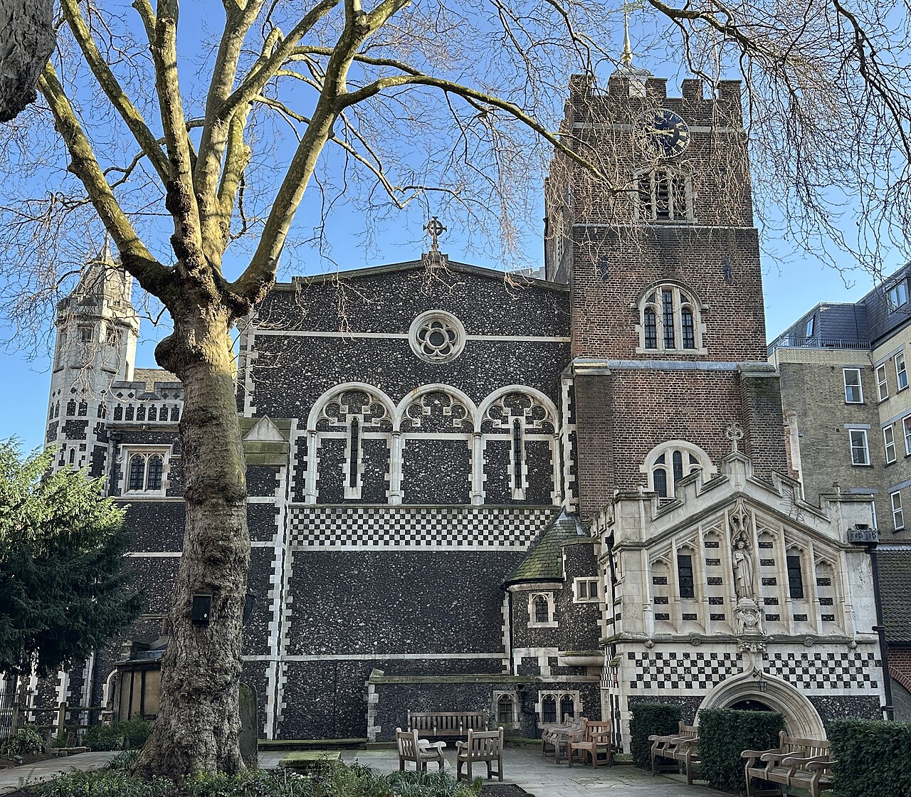 Igreja de St. Bartholomew the Great: O Sobrevivente Silencioso de Londres