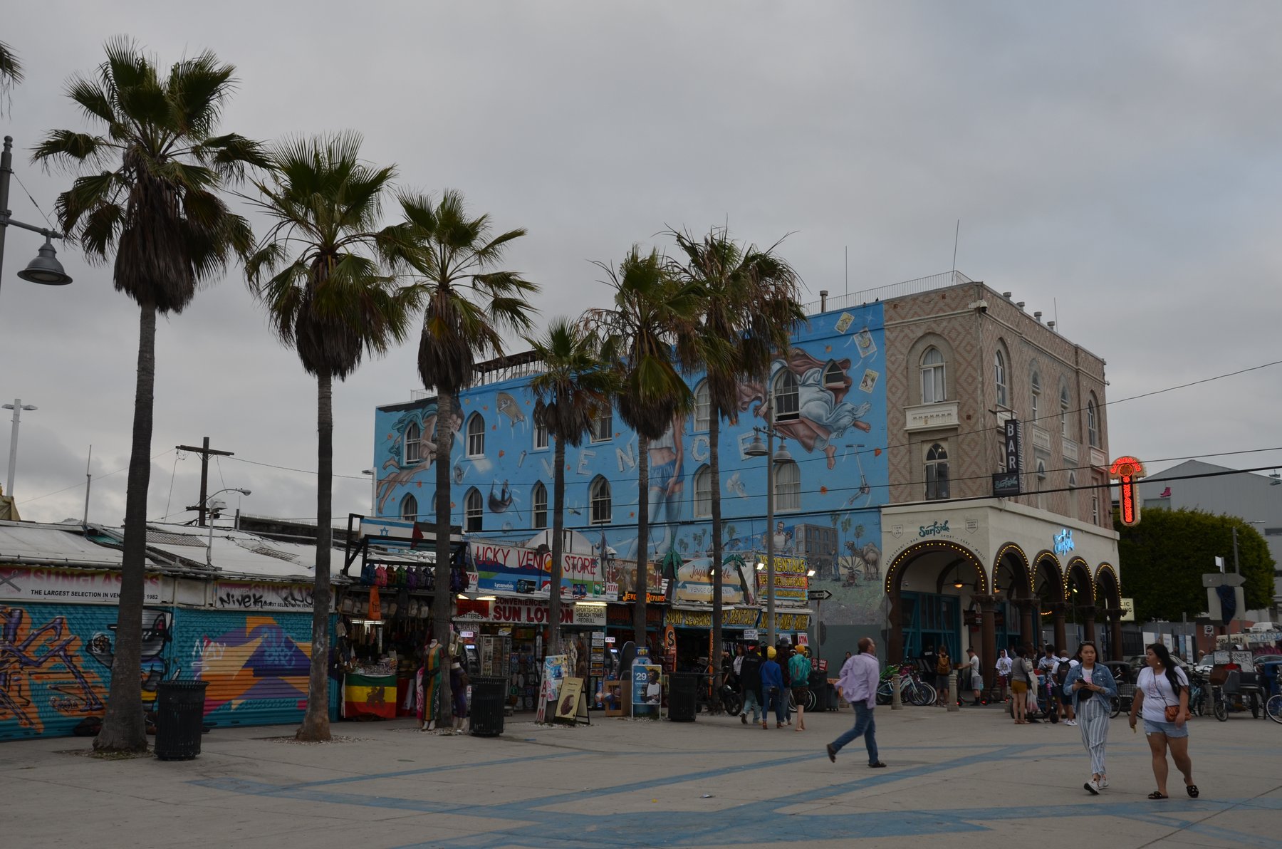 Venice Beach Boardwalk: A Veneza Falida que Virou Espetáculo